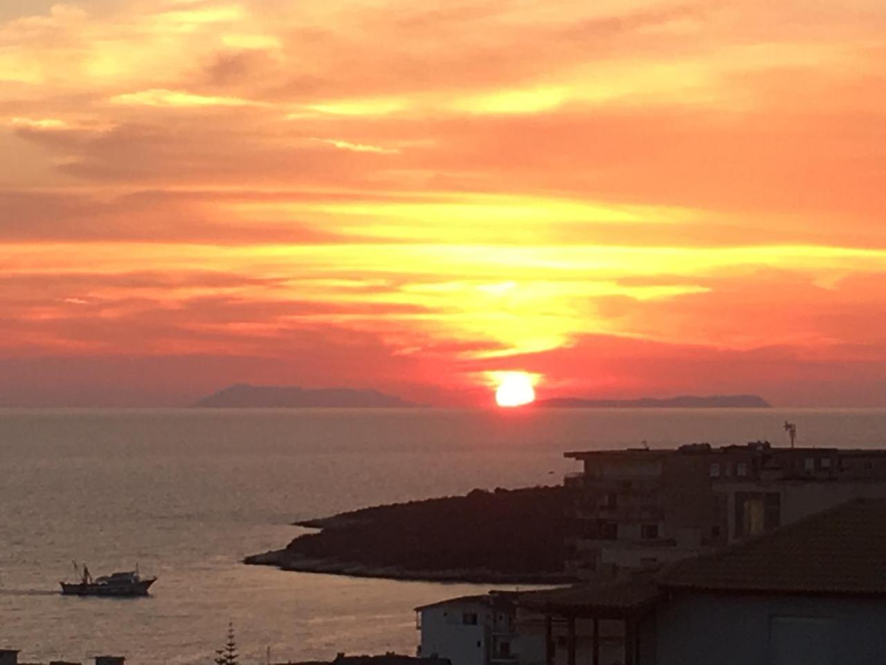 Luxury Holiday In Royal Apartment For King And Queen Sarandë Esterno foto
